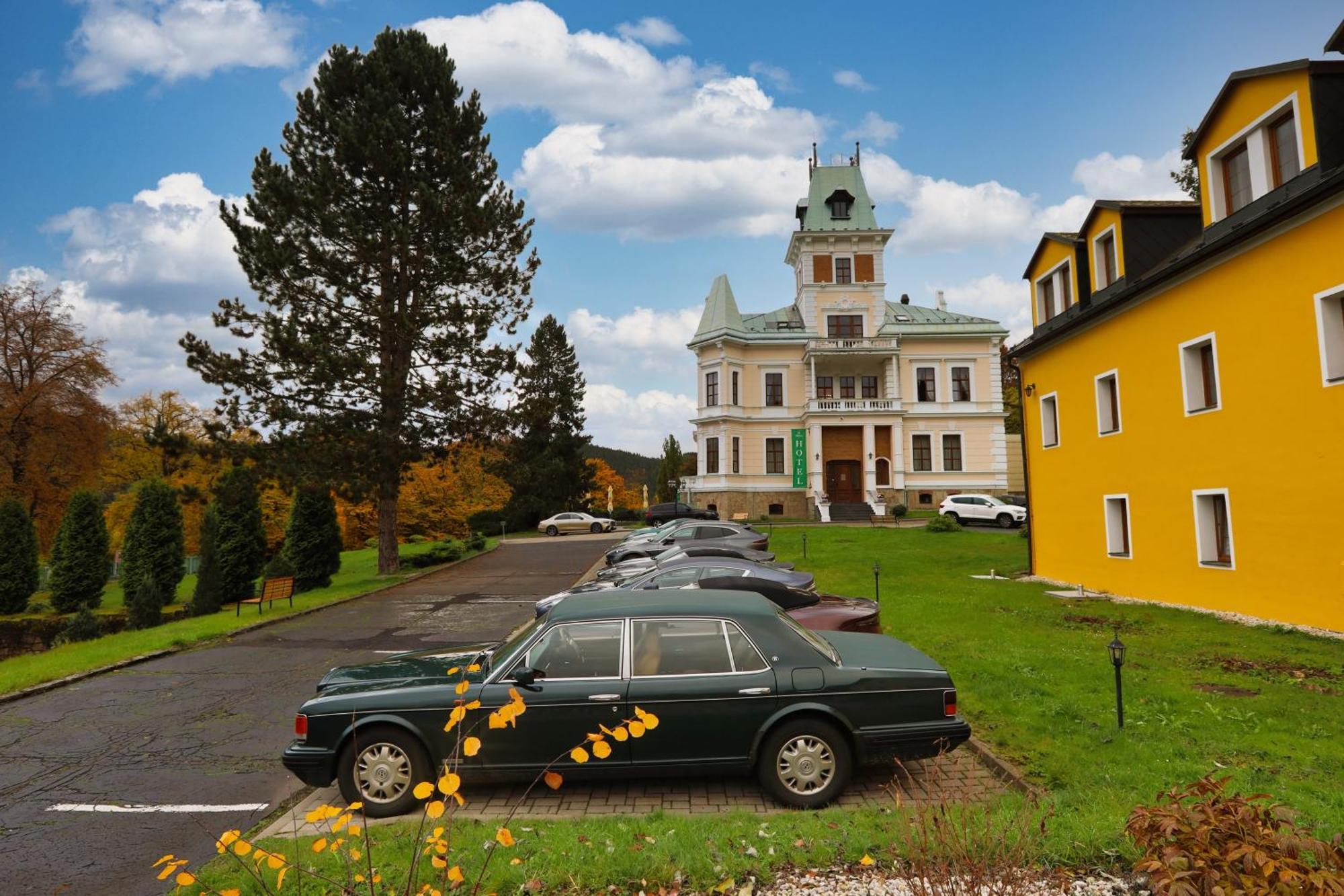 Hotel Chateau Cihelny Karlovy Vary Dış mekan fotoğraf