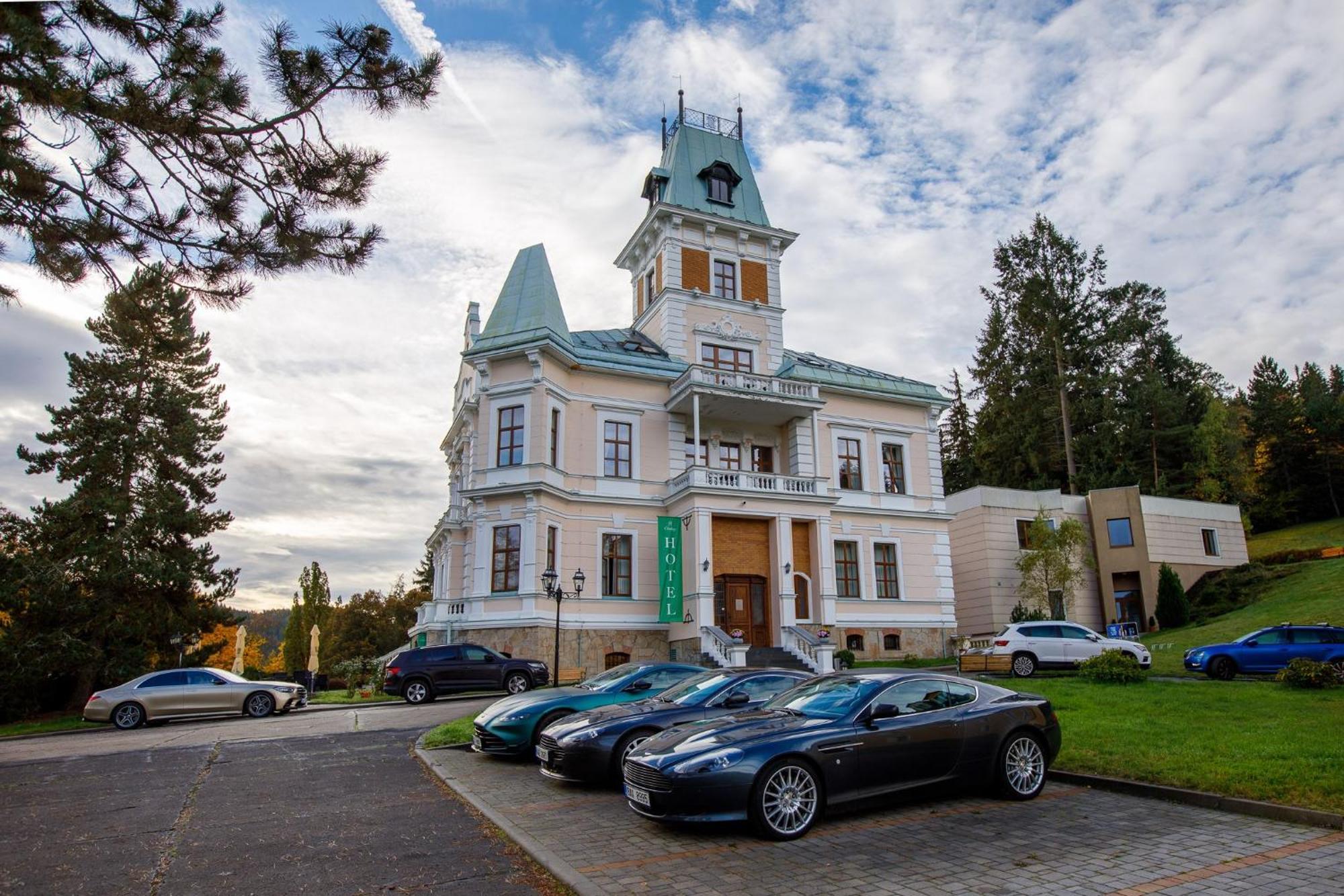 Hotel Chateau Cihelny Karlovy Vary Dış mekan fotoğraf