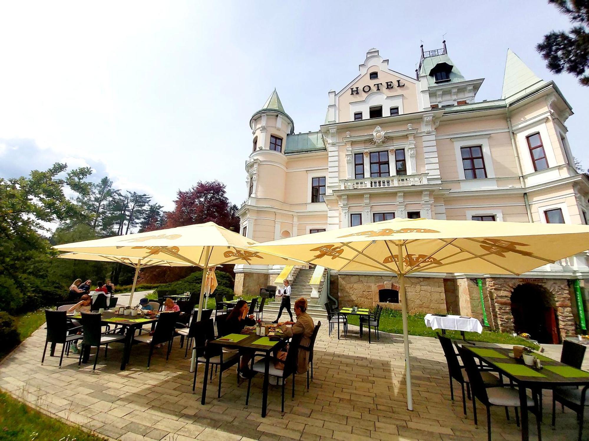 Hotel Chateau Cihelny Karlovy Vary Dış mekan fotoğraf