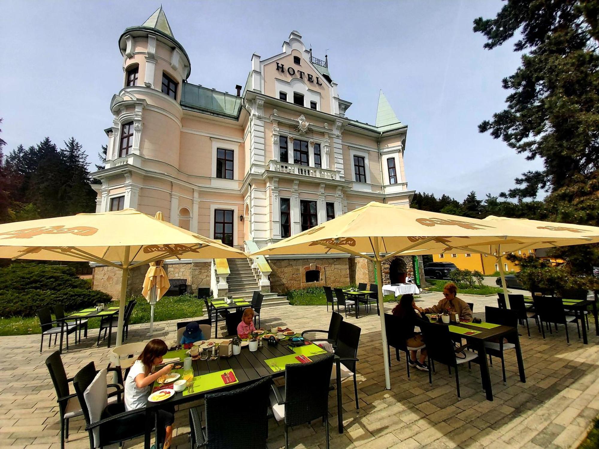 Hotel Chateau Cihelny Karlovy Vary Dış mekan fotoğraf